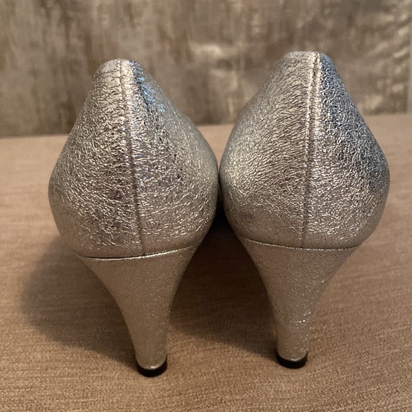 Textured Metallic Heels (Good American) - Picture 7 of 8